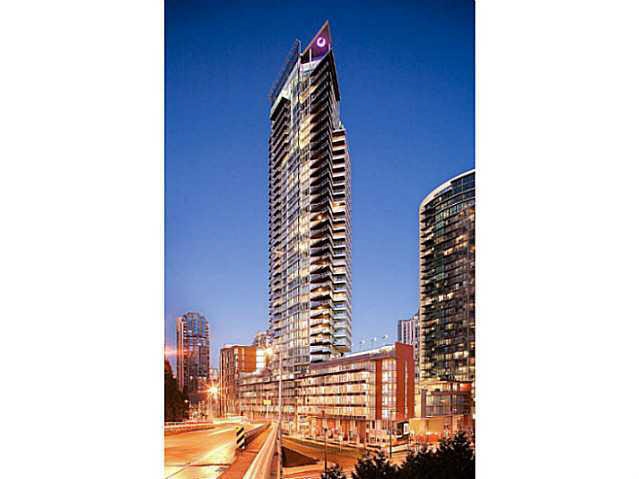 Downtown Vancouver stunning location 2br 2ba 1den condo for rent!