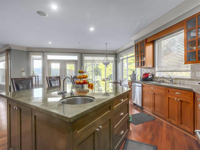 West Vancouver 4br 4ba Executive home at Upper Caulfeild!