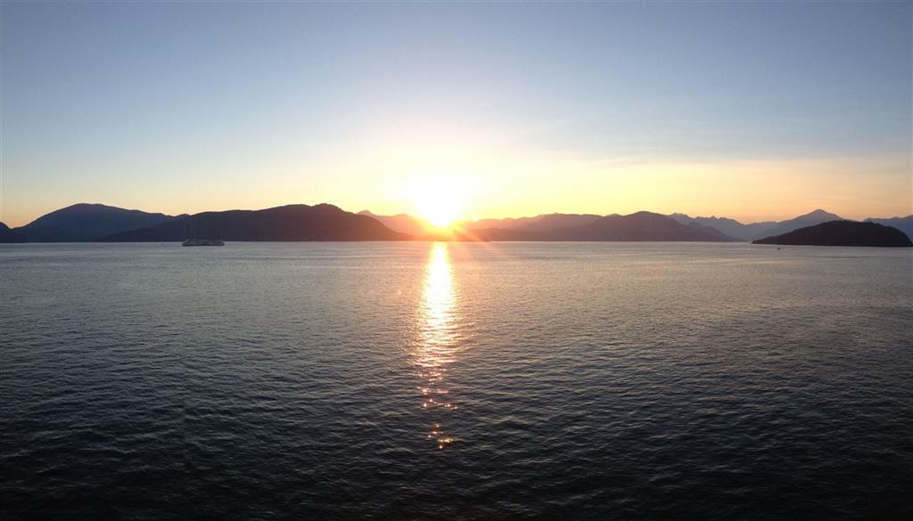 Spectacular Ocean View in West Vancouver with 2br+4ba great house