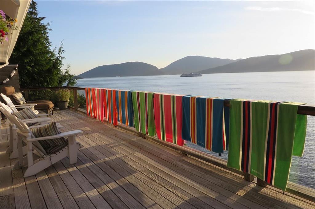 Spectacular Ocean View in West Vancouver with 2br+4ba great house