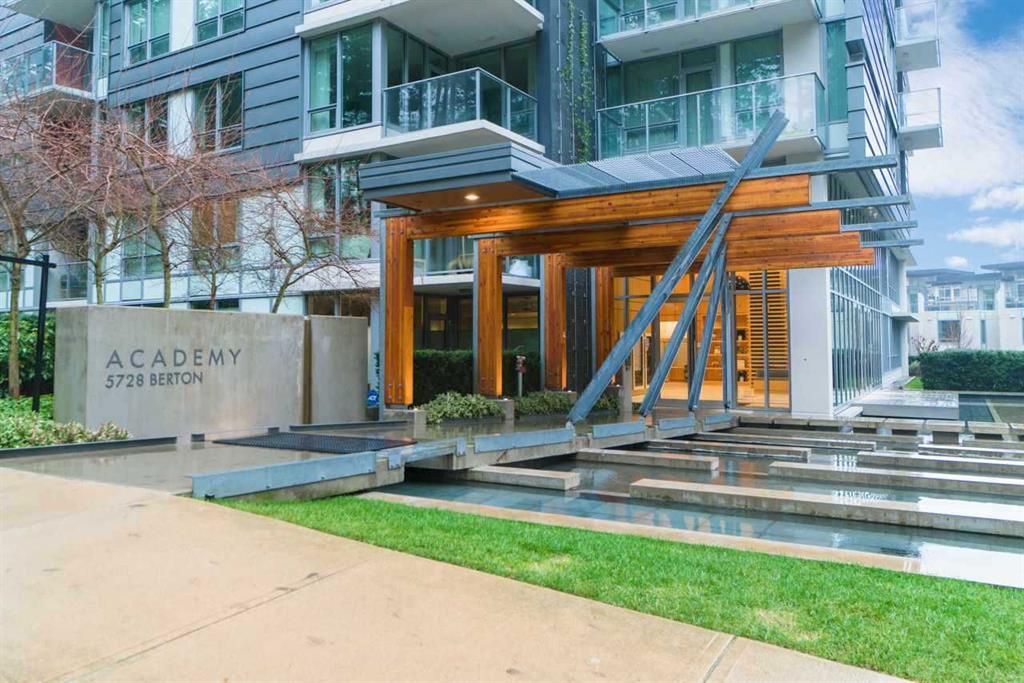 Luxurious condo in Vancouver West with 3br+3ba for sale