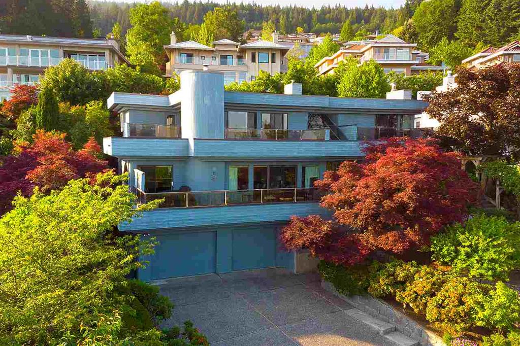 Stunning contemporary 4br 4ba Home with spectacular city with ocean view in West Vancouver