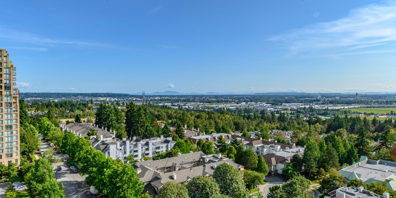 Beautifully Maintained 3 bedroom corner unit with over sized balconies in Burnaby for sale