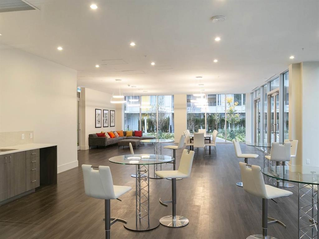 Walking distance to everywhere! 2br 2ba Condo in the heart of Richmond