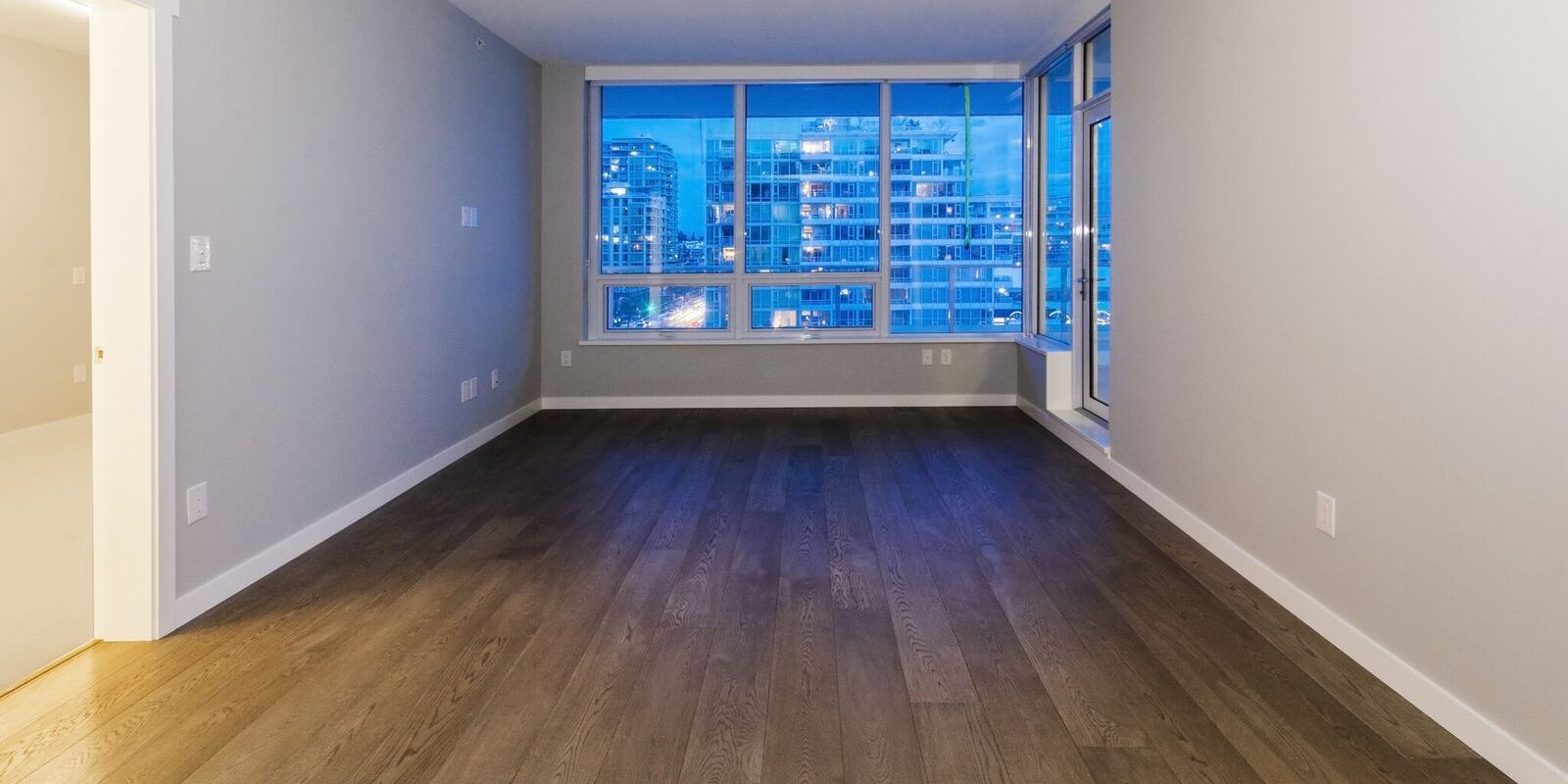 Contemporary Condo in the heart of Lower Lonsdale with Ocean View