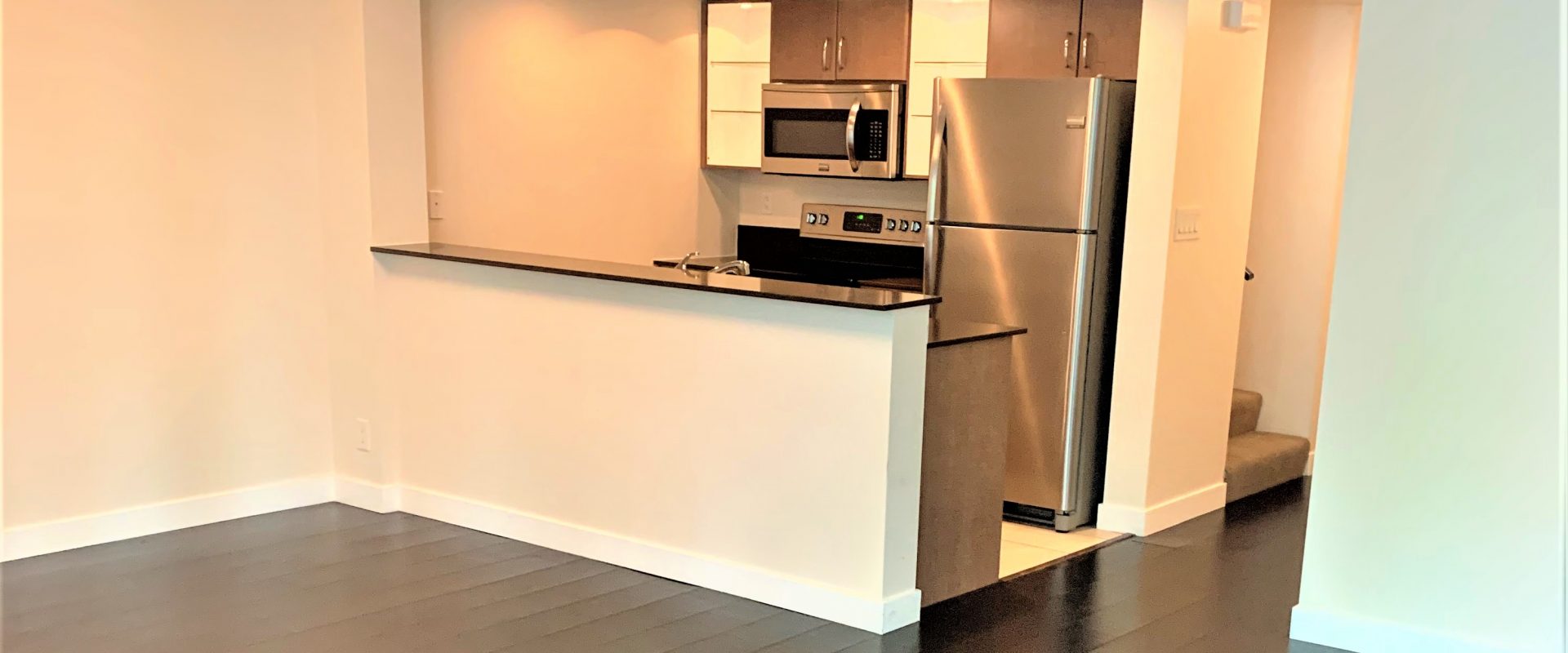 Sincere R.E. Yaletown Gorgeous 2br 3ba Convenient Townhouse for rent!