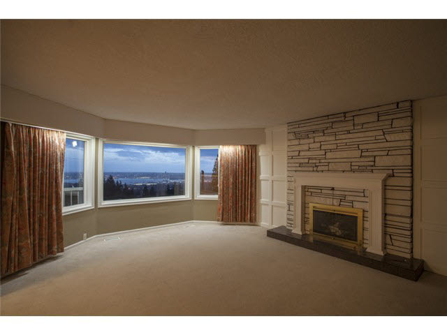 Situated in North Van 5br 5ba House with Stunning Panoramic Ocean View