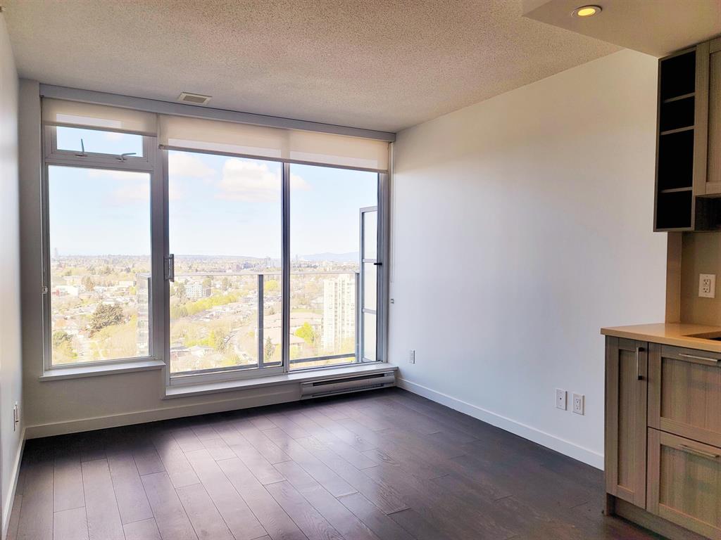 Fantastic Upper Corner unit 1br Conveniently located in Vancouver East