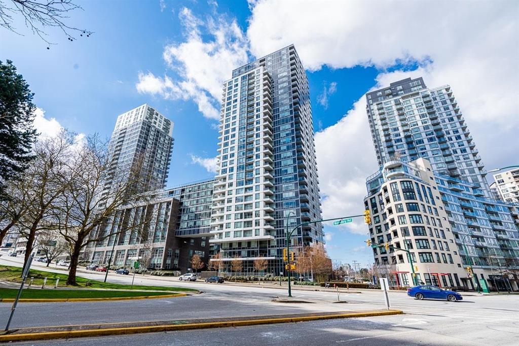 Fantastic Upper Corner unit 1br Conveniently located in Vancouver East