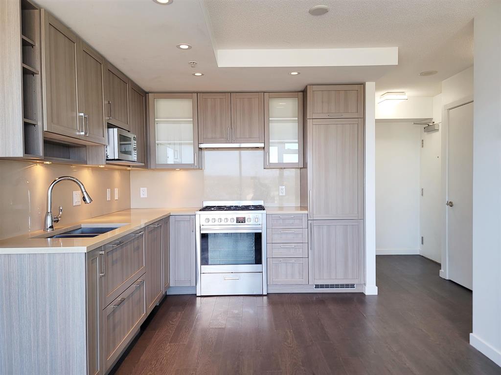 Fantastic Upper Corner unit 1br Conveniently located in Vancouver East