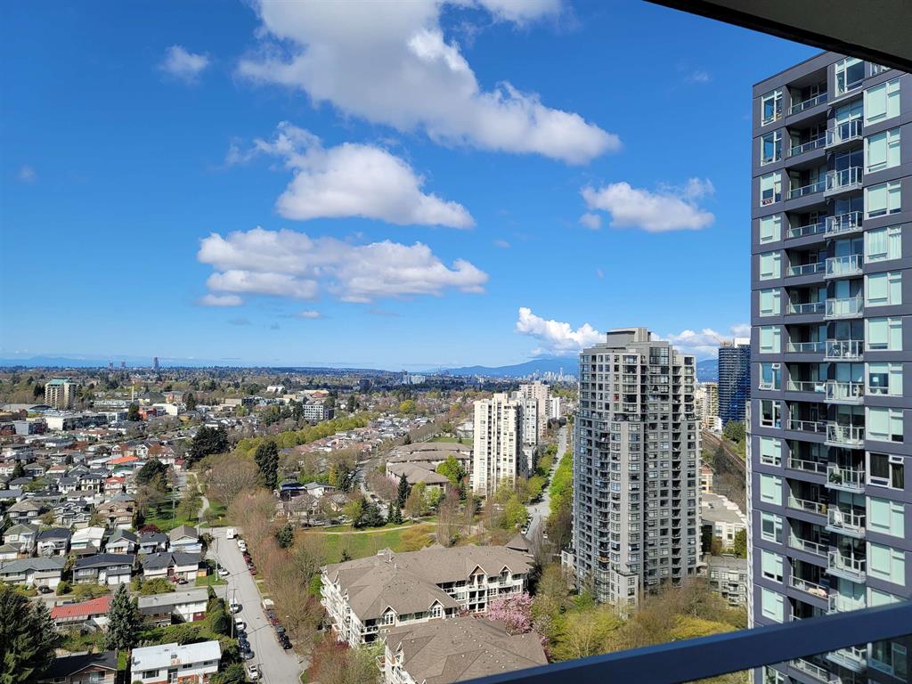 Fantastic Upper Corner unit 1br Conveniently located in Vancouver East