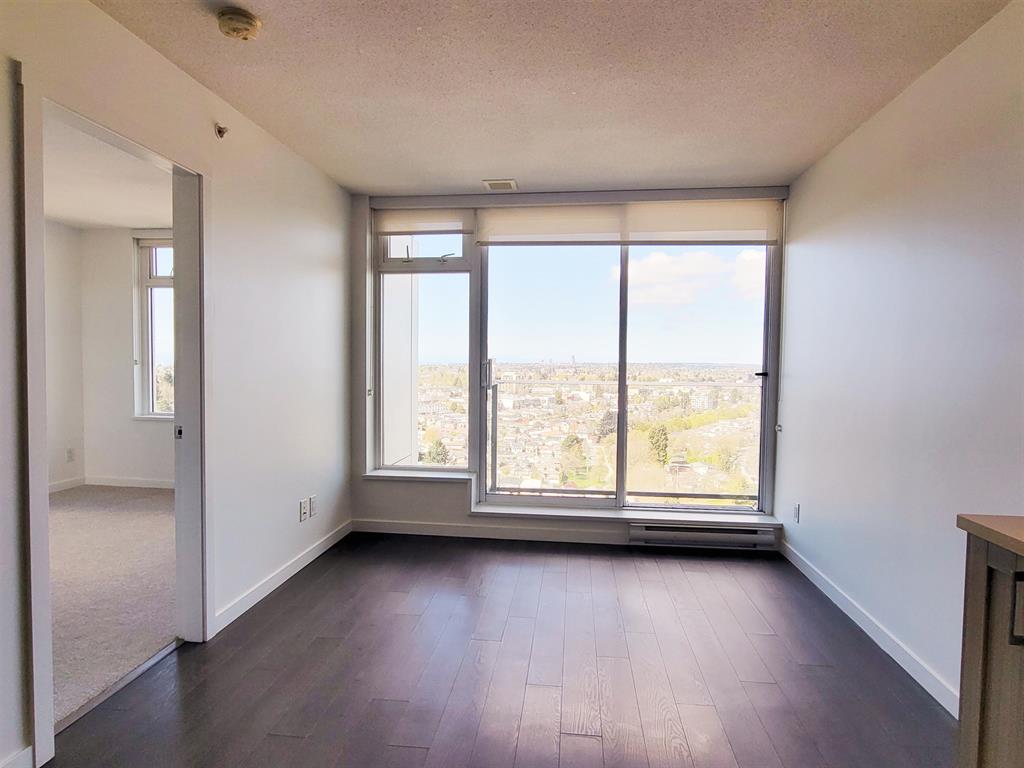 Fantastic Upper Corner unit 1br Conveniently located in Vancouver East