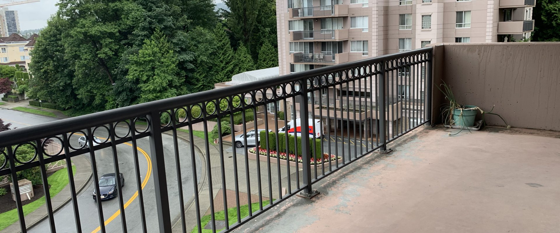 Extra Large 2 bdrm+den CORNER unit almost Burquitlam Area