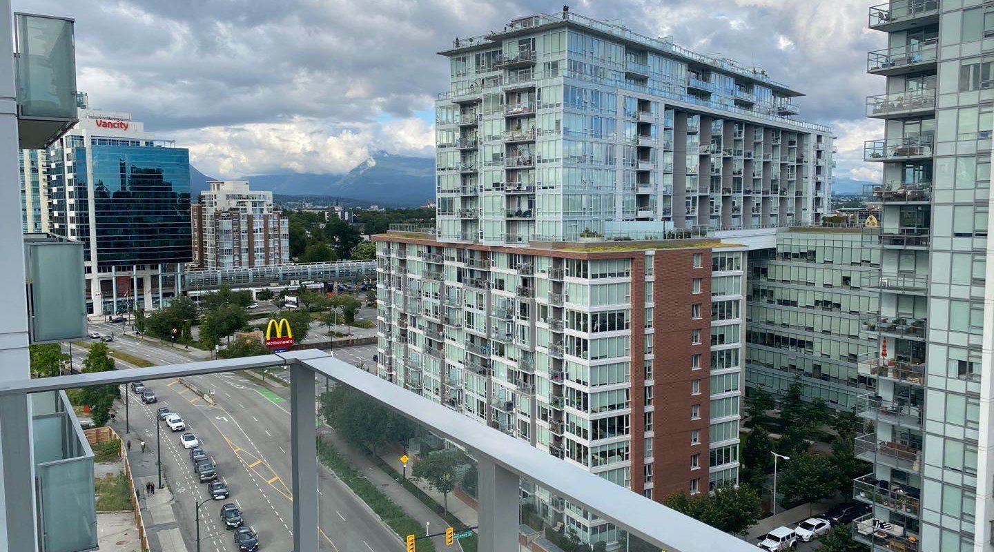 False Creek Science World, 2 br 2ba 1den with Large Balcony Condo