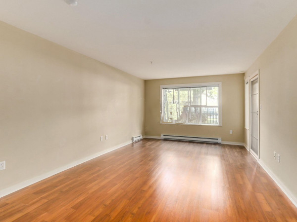 South Burnaby, 1br 1ba Suite with LARGE Quiet balcony for BBQs!