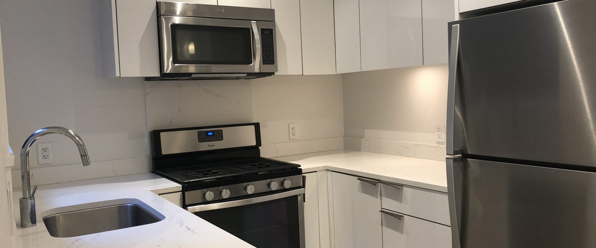 West Vancouver House Brand New Semi-Basement with 1br 1ba for Rent