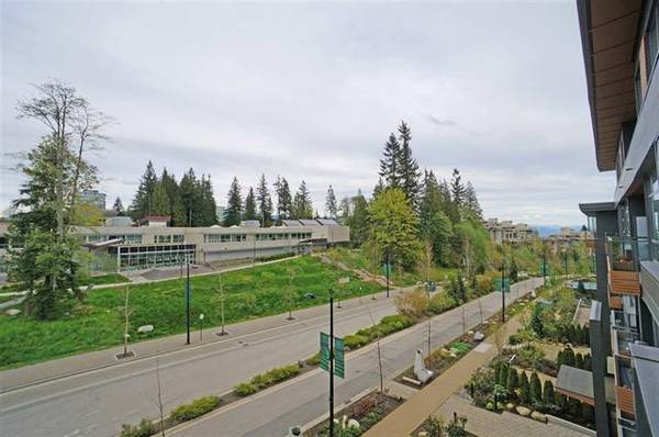 Modern 2 Bedrm SFU Penthouse Loft with North-Facing Mountain Views