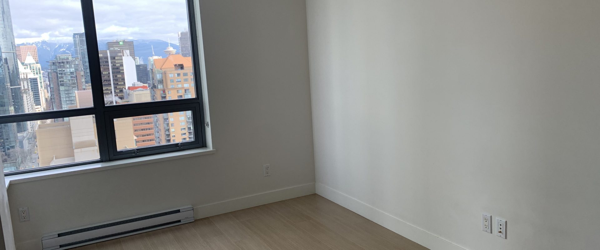 Vancouver Downtown 1br 1den 28th Floor Condo, No Parking