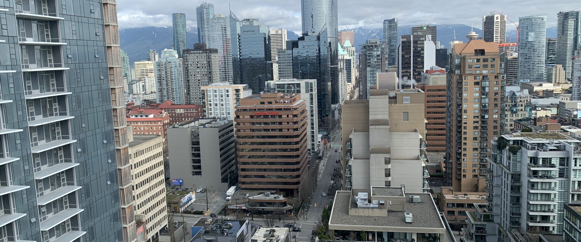 Vancouver Downtown 1br 1den 28th Floor Condo, No Parking