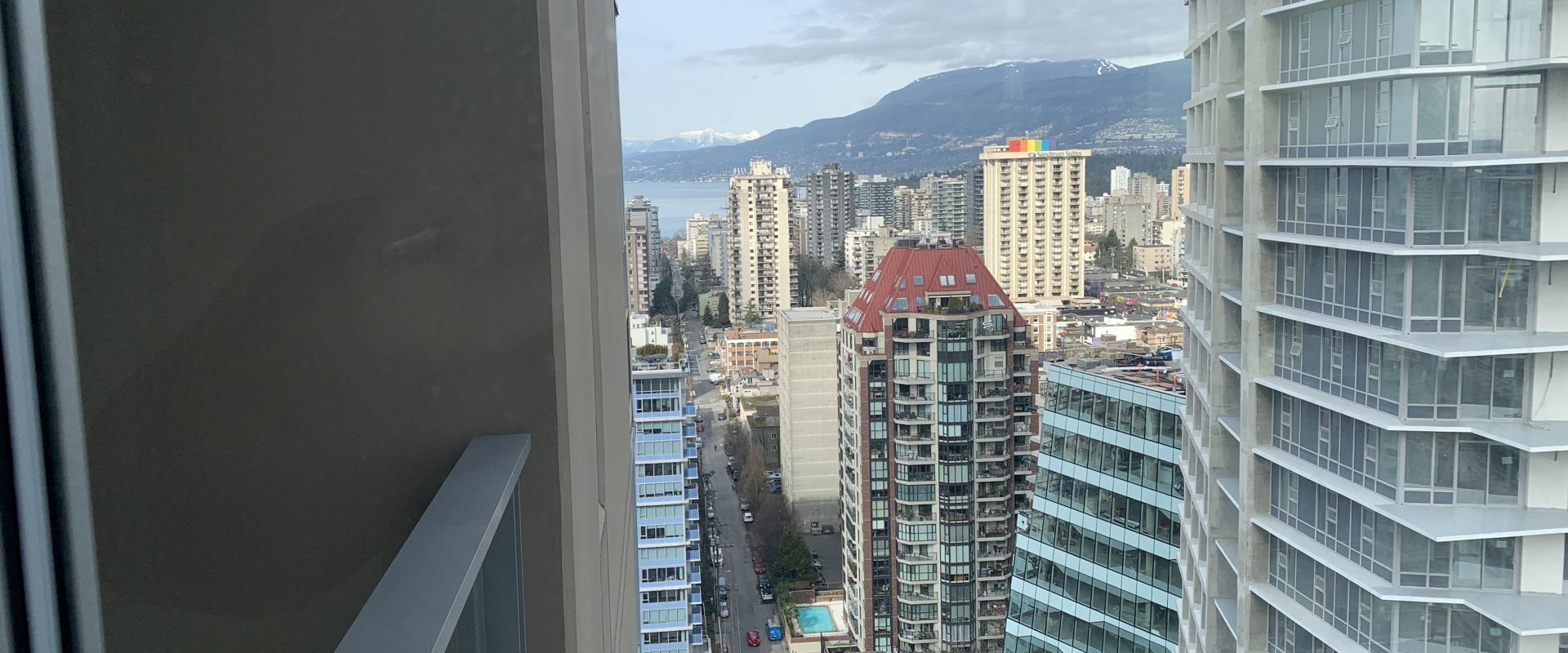 Vancouver Downtown 1br 1den 28th Floor Condo, No Parking