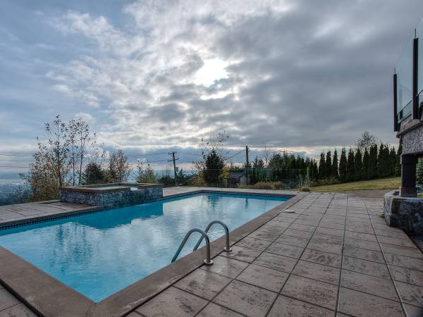 West Van 6br House with Panoramic Ocean and City Landscape Views