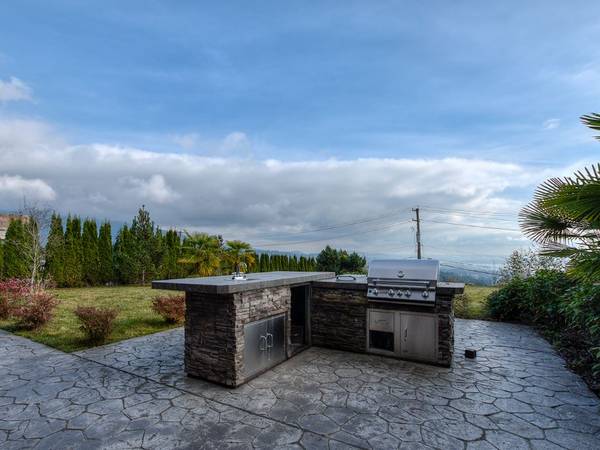 West Van 6br House with Panoramic Ocean and City Landscape Views