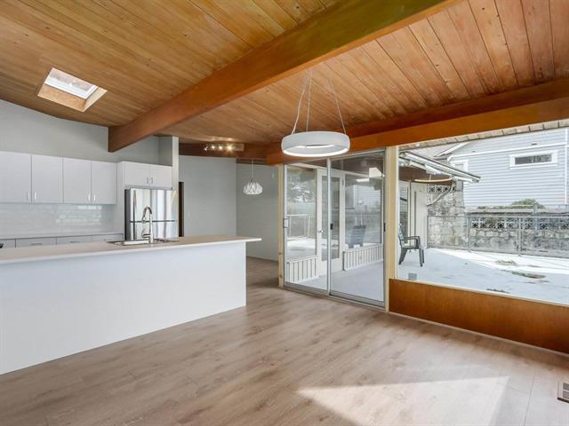 West Vancouver Newly Renovated 5br House with Breathtaking Ocean Views