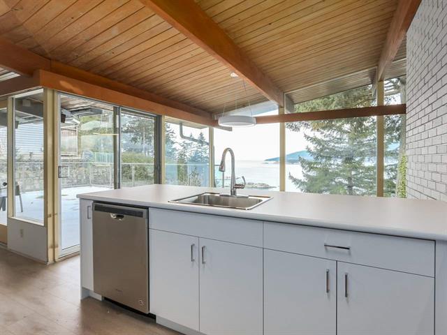 West Vancouver Newly Renovated 5br House with Breathtaking Ocean Views