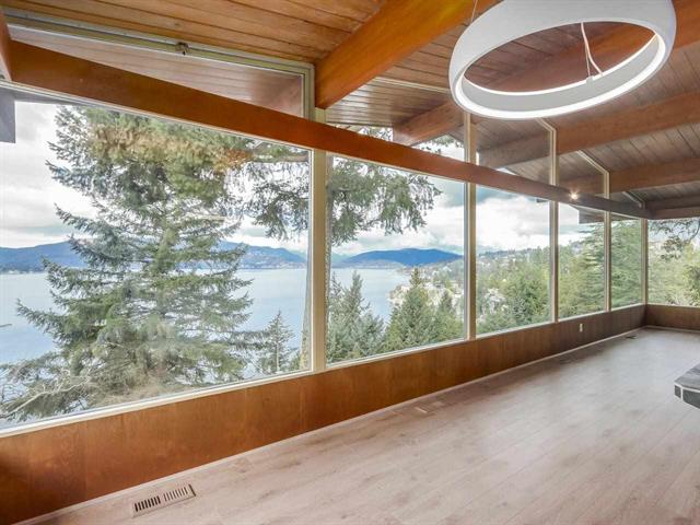 West Vancouver Newly Renovated 5br House with Breathtaking Ocean Views