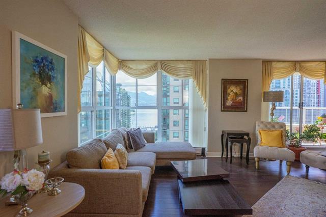 A Corner 3br Unit in the Best Part of Downtown Vancouver Nearby Coal Harbour