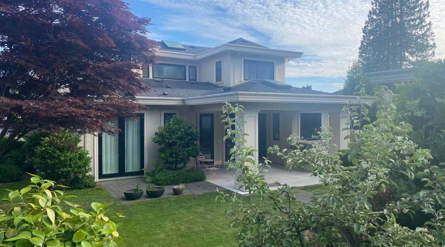 West Vancouver 5br 5ba House with Luxurious Appliance in Ambleside