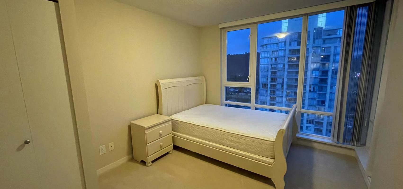 Burnaby North-East Corner unit Providing Picturesque Mountain View