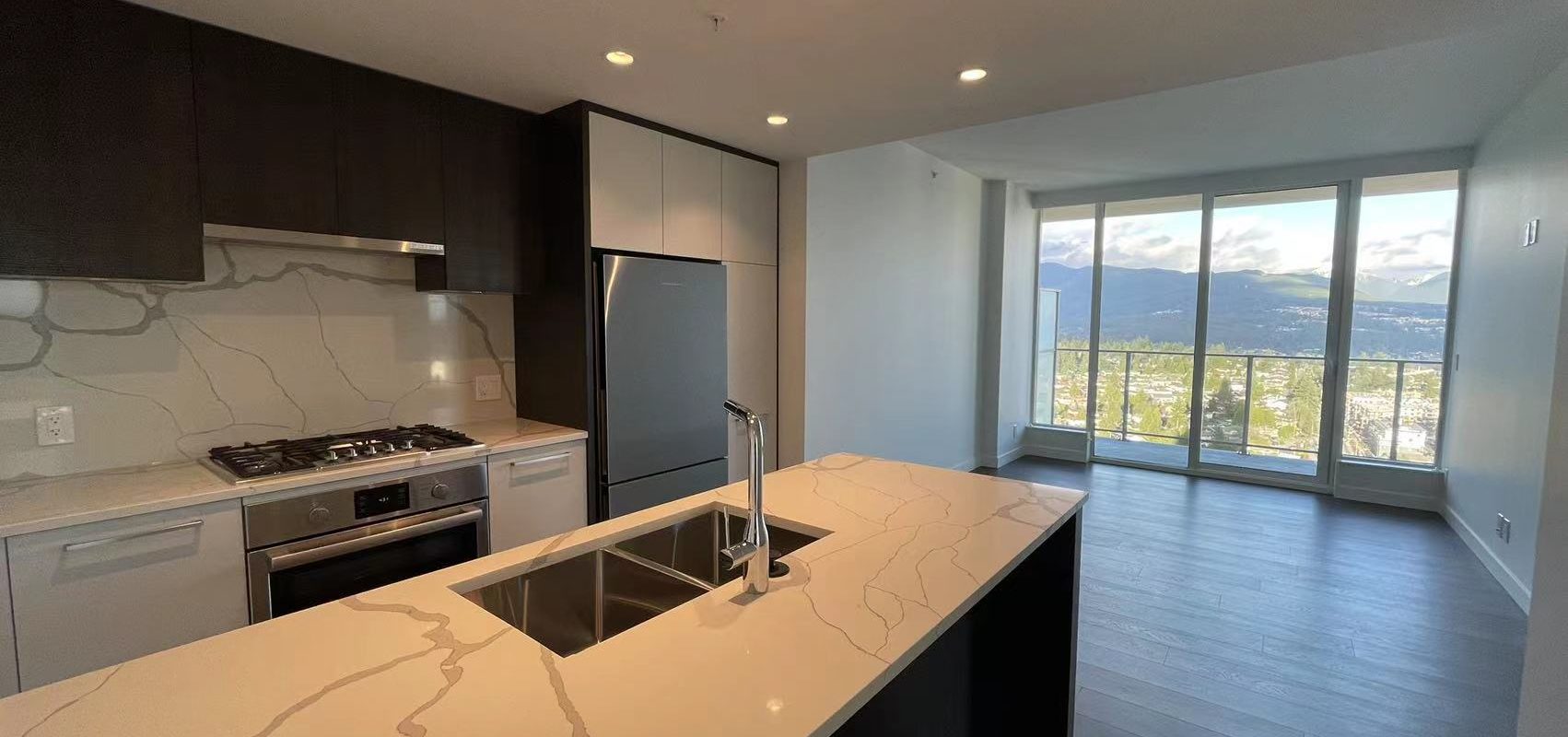 Burquitlam Brand New 3br/2ba Condo, Walking distance to Lougheed Mall