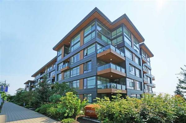 Modern 2 Bedrm SFU Penthouse Loft with North-Facing Mountain Views