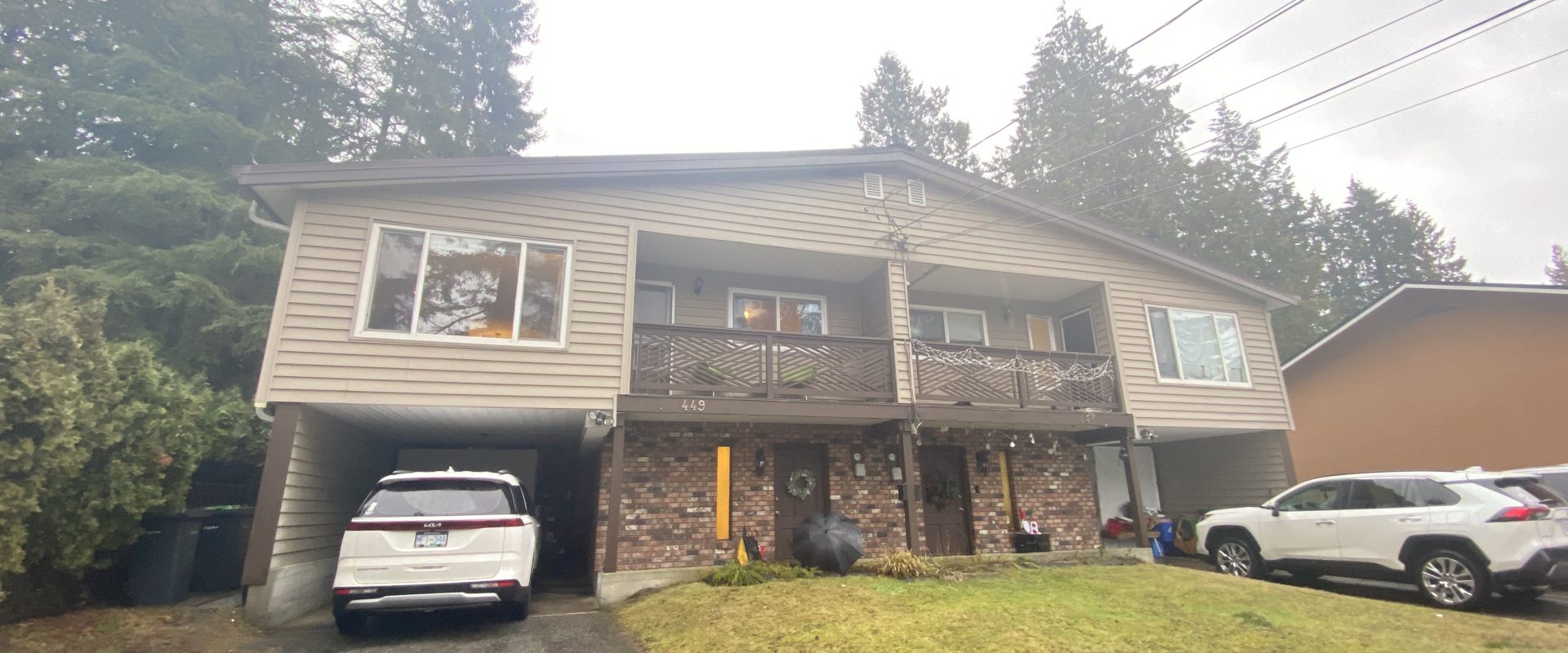 Renovated One Side Duplex with 4 bedrm in Central Coquitlam