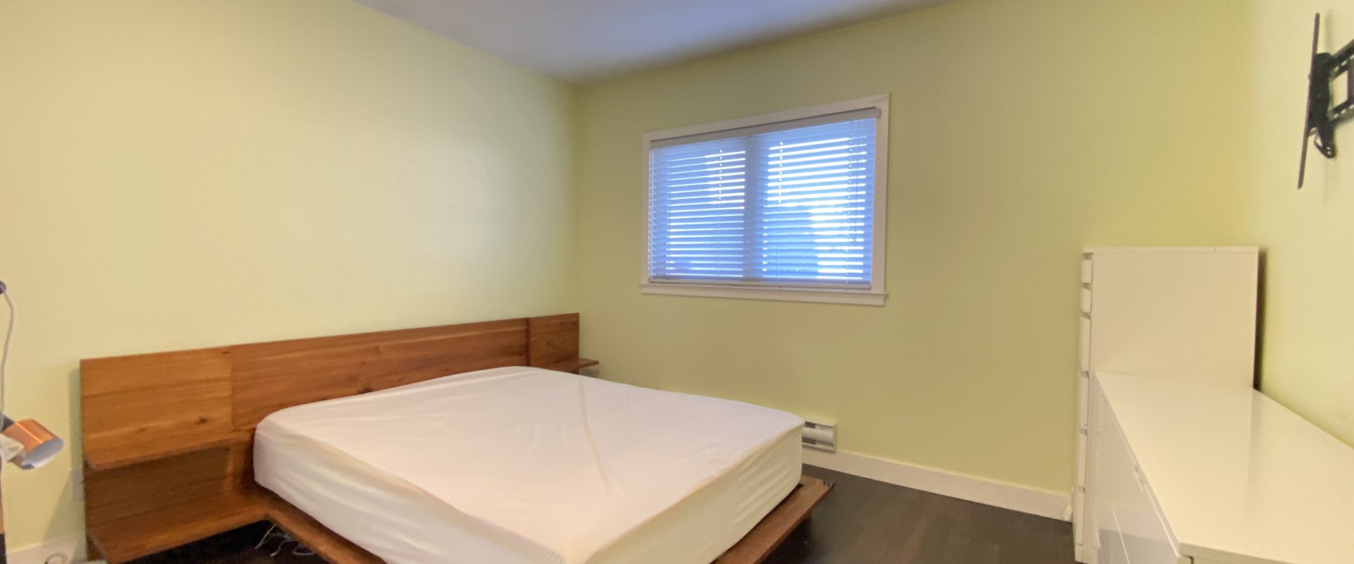 Vancouver Renfrew Collingwood Upper Level 2 Bedroom plus Den for Rent