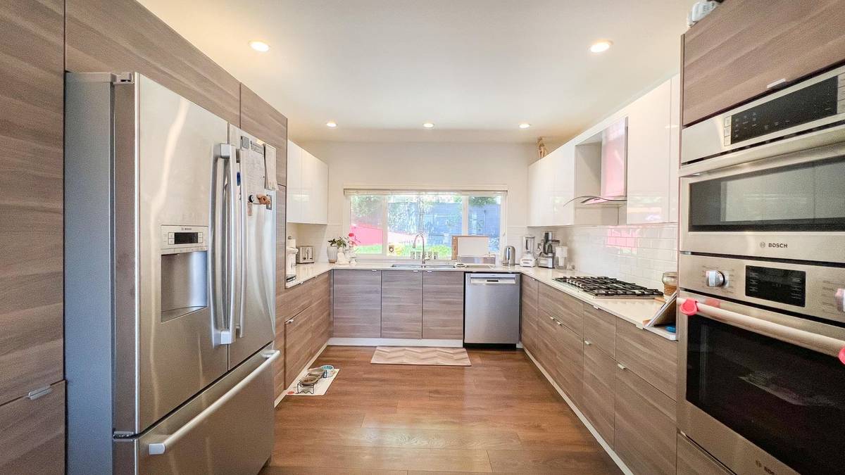 West Vancouver Ambleside newly renovated family home for rent