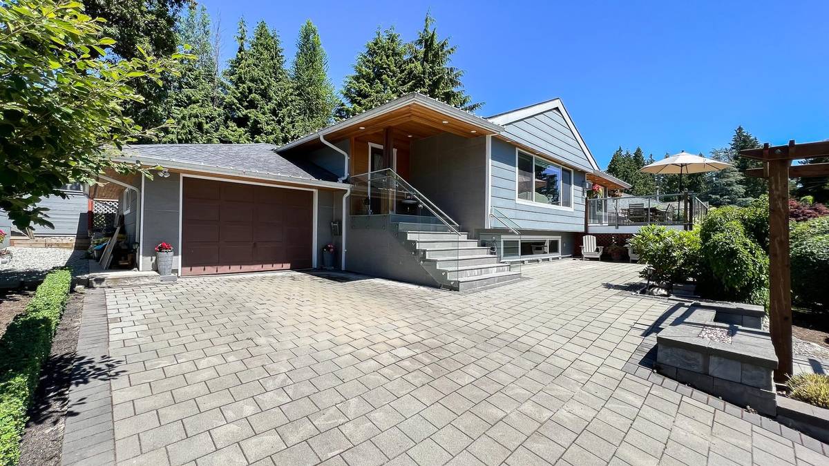 West Vancouver Ambleside newly renovated family home for rent