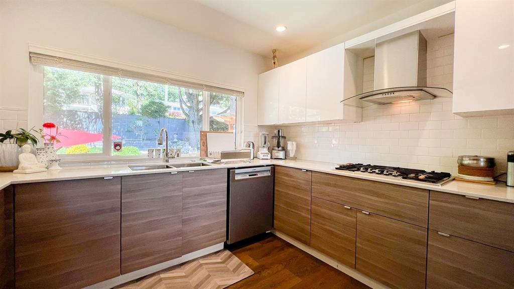 West Vancouver Ambleside newly renovated family home for rent