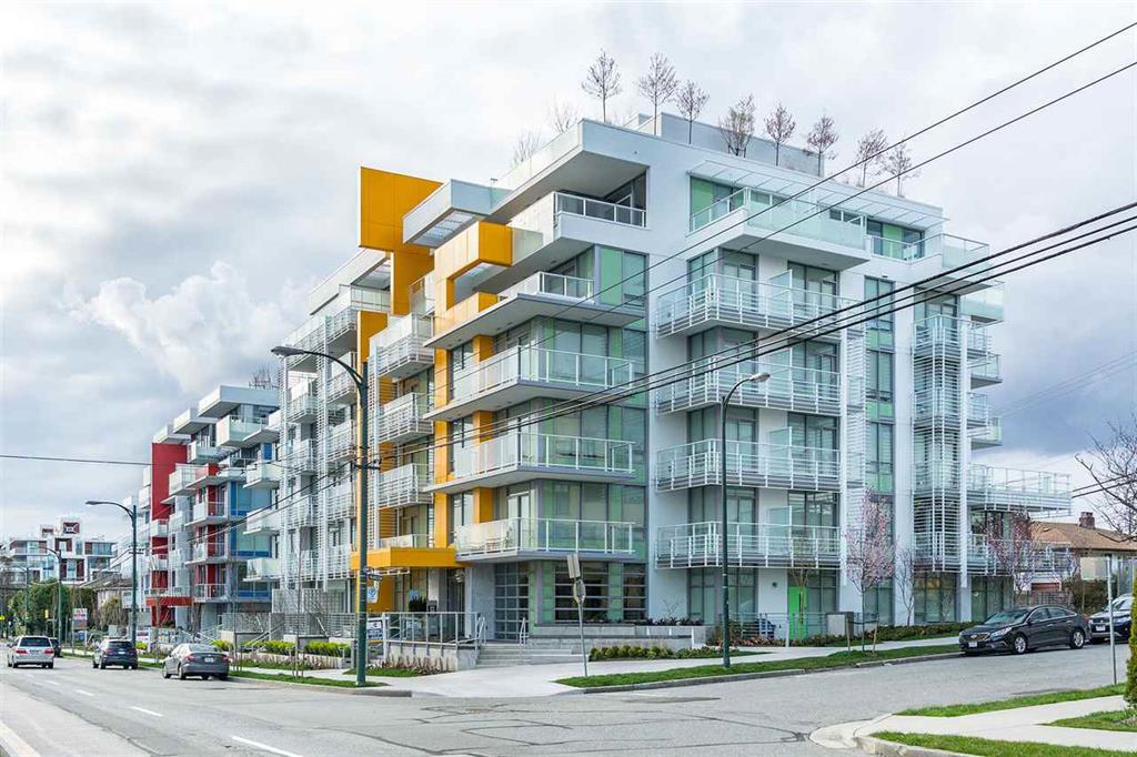 Well Maintained Luxury 2 Bedroom 2 Bath Condo in Okaridge Vancouver!