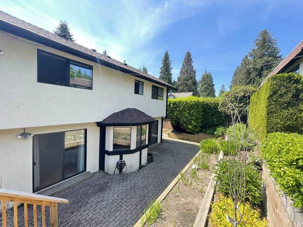 West Vancouver Ambleside House 4 Bed/ 4 Bath for Rent