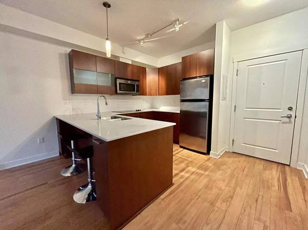 North Surrey SFU Whalley Campus Excellent Condition Studio For Rent