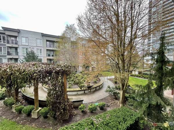 North Surrey SFU Whalley Campus Excellent Condition Studio For Rent