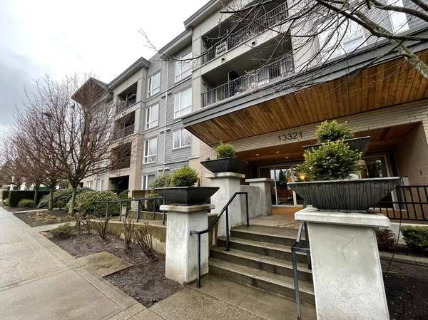 North Surrey SFU Whalley Campus Excellent Condition Studio For Rent