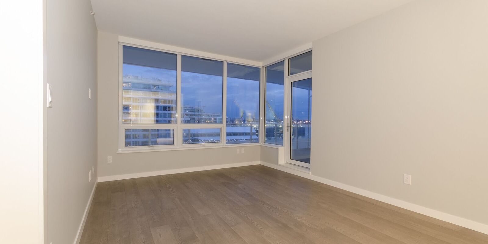 North Vancouver Oceanview Lower Lonsdale Condo with AC For Rent