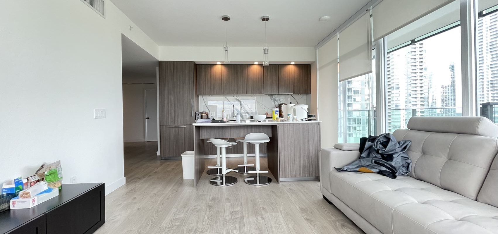 Metrotown great location apartment 3 Bed/ 2 Bath for Rent