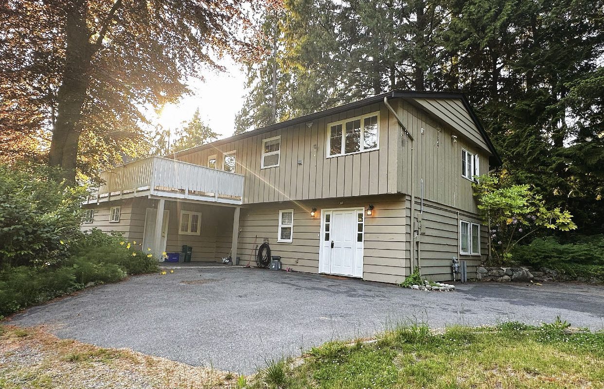 WEST VANCOUVER Well Maintained 3 Bedrooms House for Rent