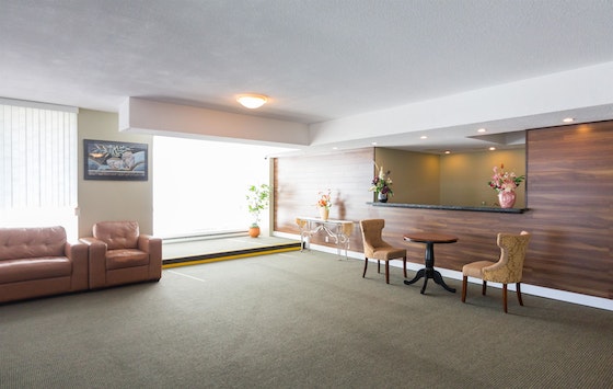 RMD Lansdowne Amazing 2 level corner Penthouse for Rent (
