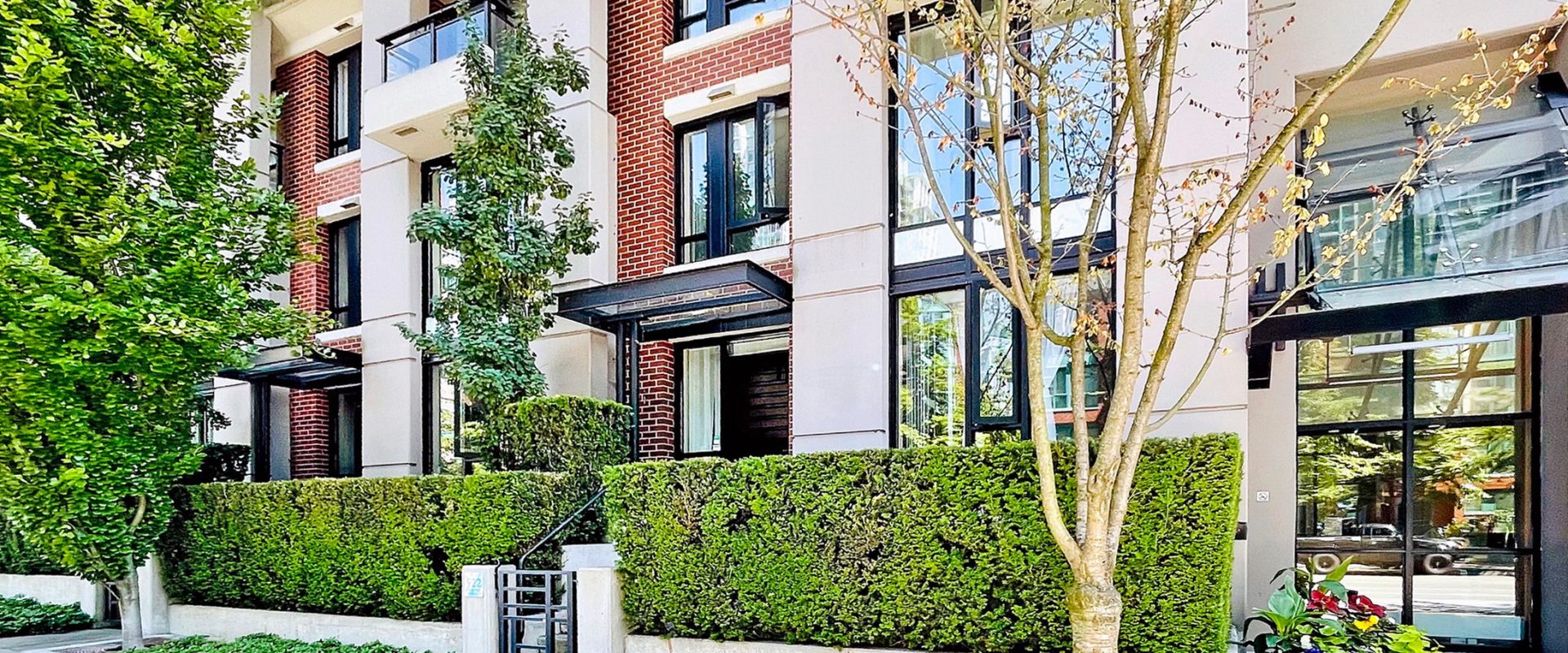 Yaletown Luxury Townhouse For Sale!