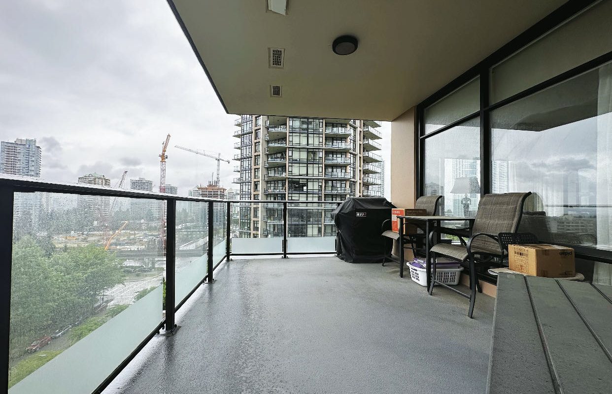 Metrotown Great Location 2 Bed/ 2 Bath Luxury Condo for Rent